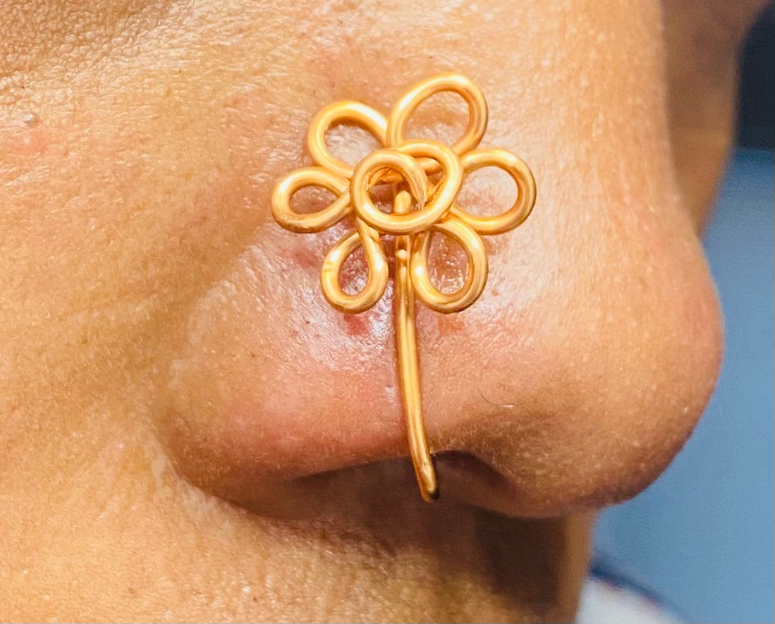 Daisy nose lace